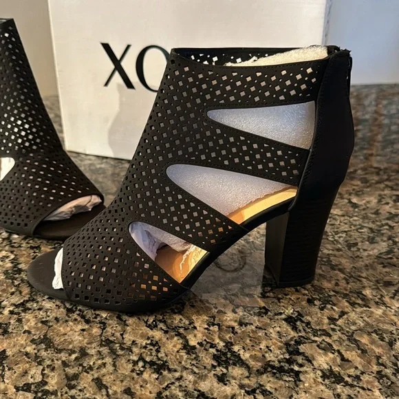 XOXO black Beamer peep toe bootie NIB 8.5 - Picture 3 of 10